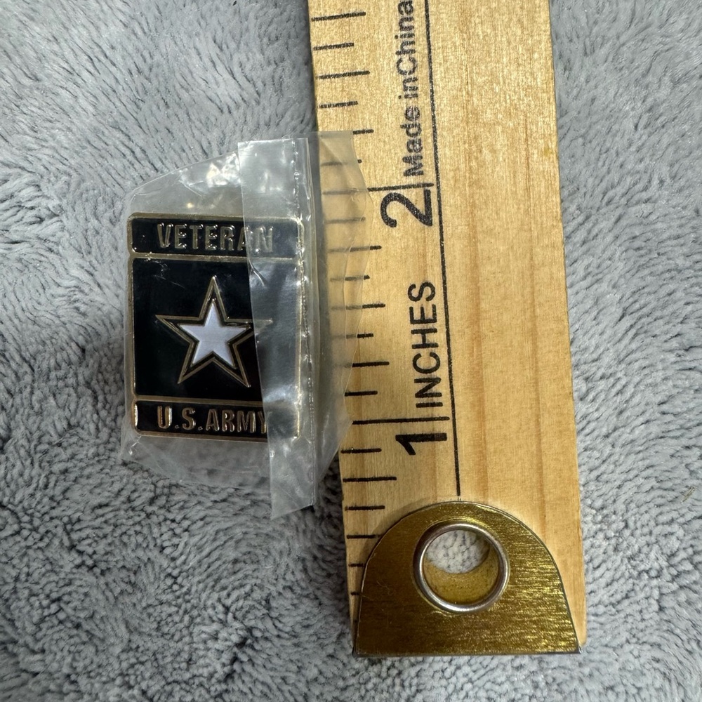 US ARMY VETERAN Lapel / Hat Pin Black Enamel White‎ Star Gold Toned Clutch Back